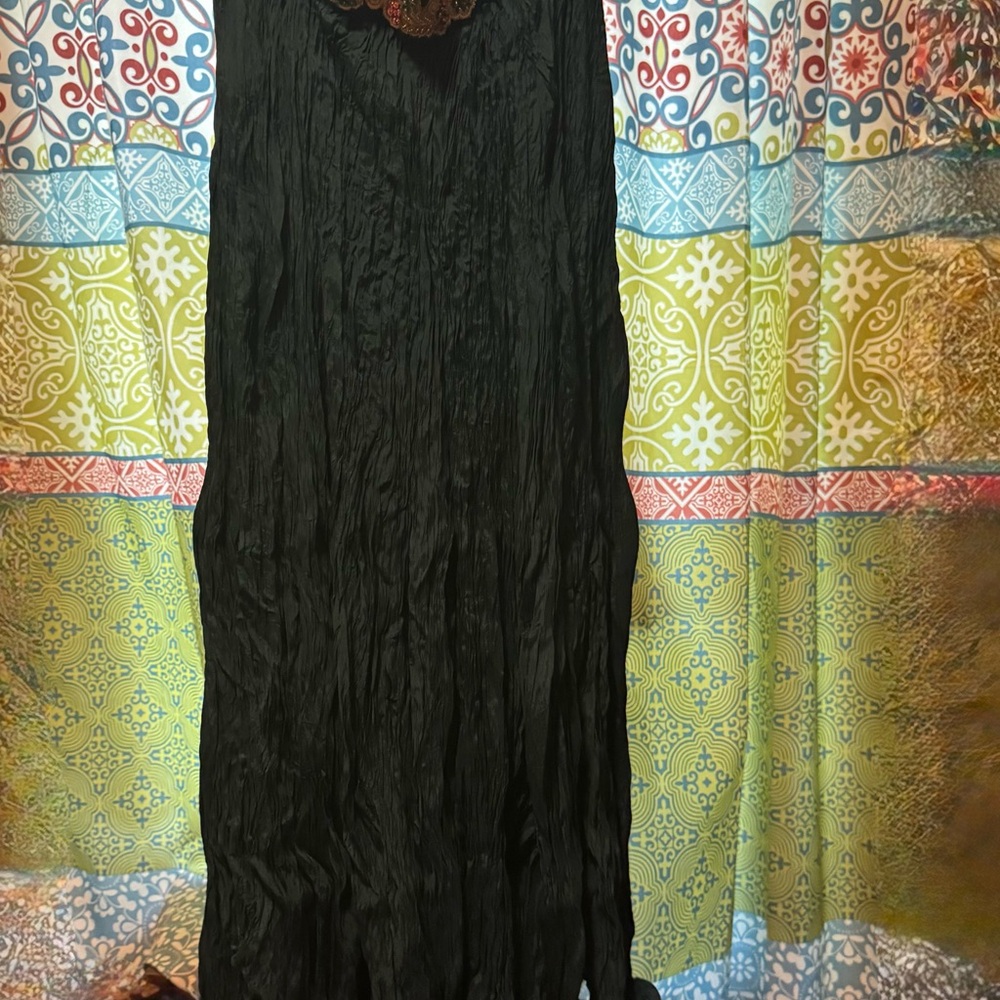 Embellished Green Midi Skirt with side zipper - Picture 4 of 8